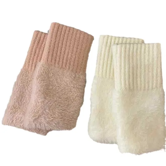 Sarung tangan mewah layar sentuh setengah terbuka untuk wanita di musim dingin, pelindung pergelangan tangan rajutan setengah potong wol yang hangat dan tebal