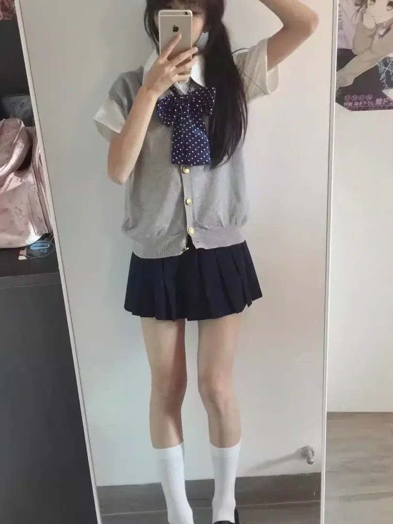 

Комплект летней модной униформы для девочек-школьниц: тонкая юбка, жилетка, топ с коротким рукавом, внутренняя рубашка