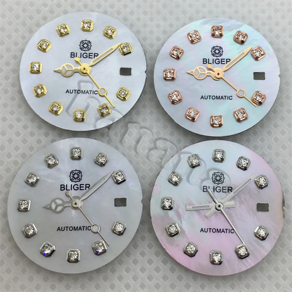 تتميز NH05 باللؤلؤ الأبيض الوردي للسيدات بمينا 20.5 ملم مع عقارب فضية وذهبية وردية ومؤشرات ماسية لحركة NH05A NH06