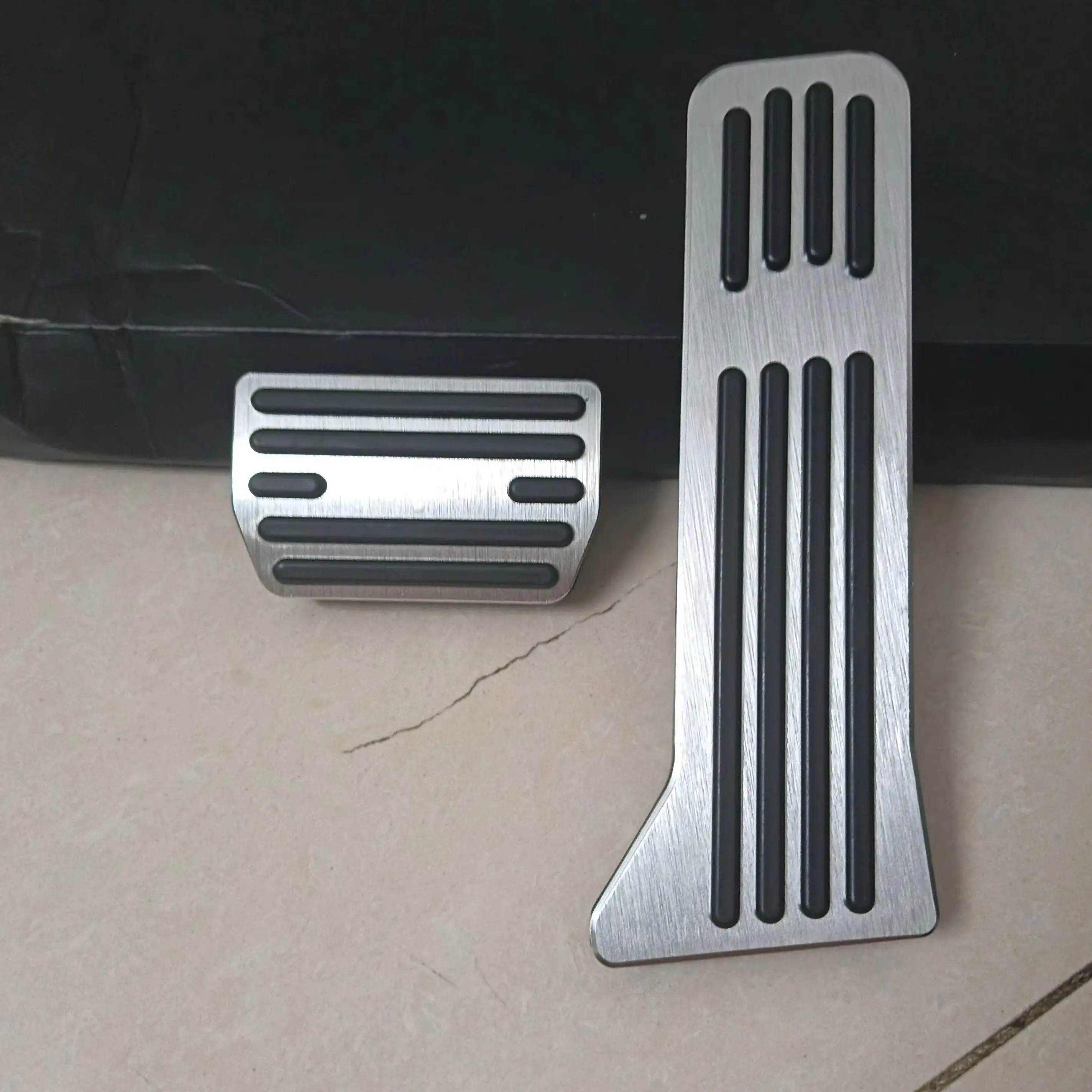 For 2024 2025 2026 AVATR 12 07 06 06T Foot Rest Pedal Fuel Accelerator Brake Pedals Cover Non-Slip Pad Accessories