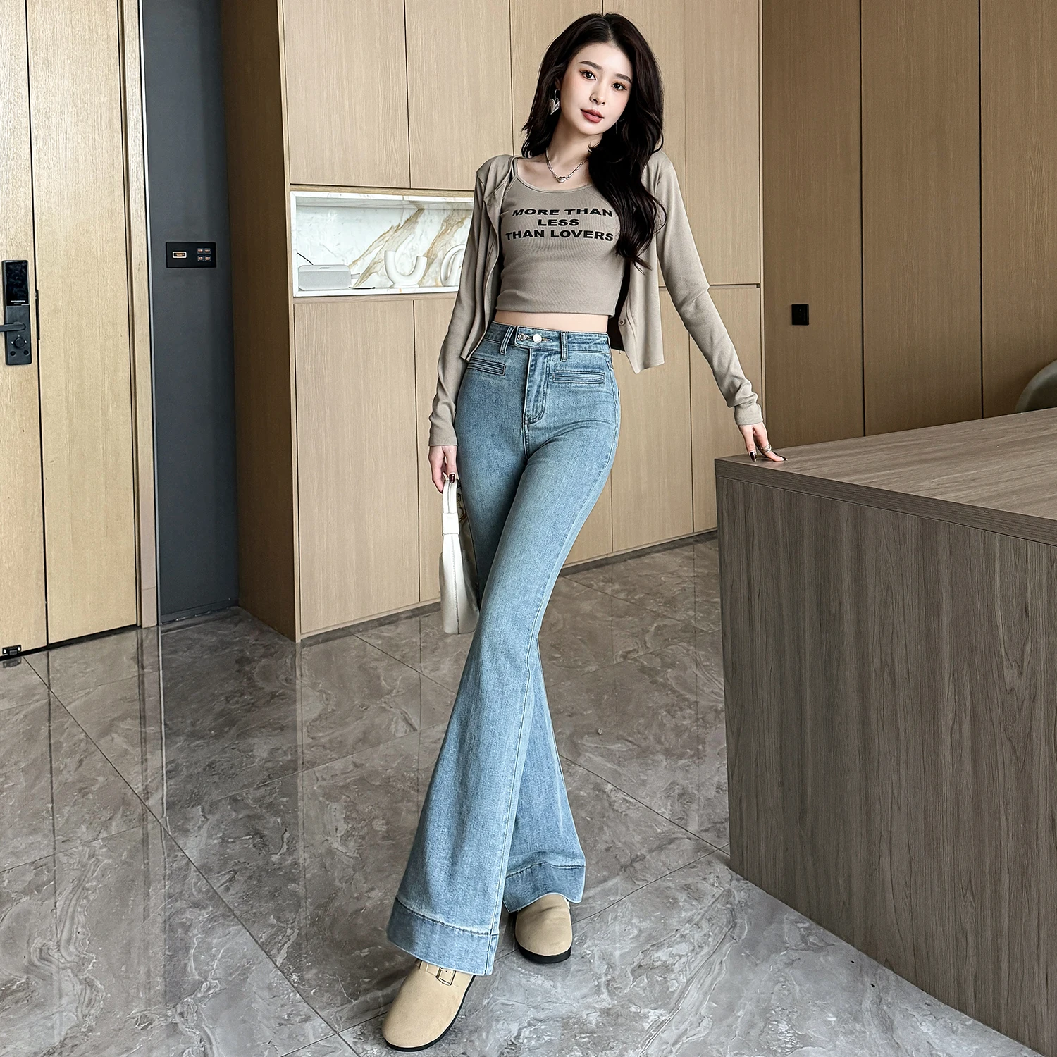 하이 스트리트 트렌드는 더블 버튼 데님과 플레어 바텀이다. 여성용 봄 신상 루즈 심플 편안한 스트레이트 레그 청바지