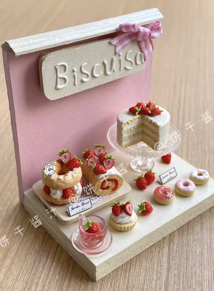 1/6 Set Makanan Penutup Miniatur Tanah Liat Buatan Tangan Yang Dapat Dilepas - Bundel Teh Sore Tema Natal dalam Keranjang Tenun Tangan - Dekorasi Kue BJD