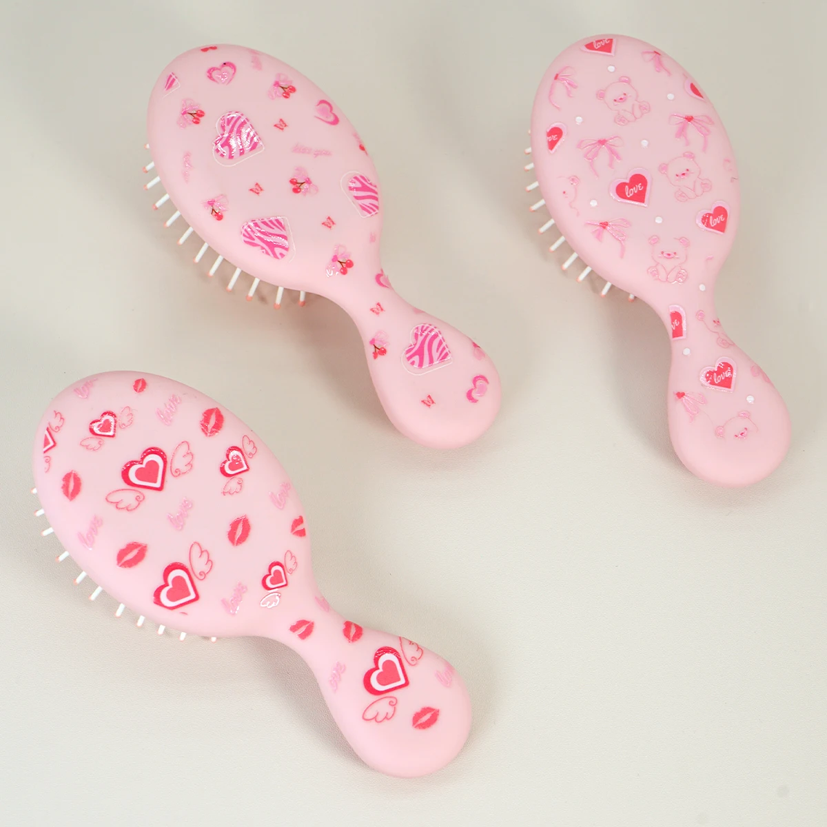 

1 шт., набор мини-милых щеток для волос на воздушной подушке — 3 очаровательных дизайна сердца (Ангел/Вишня/Медведь), розовая портативная массажная расческа для девочек