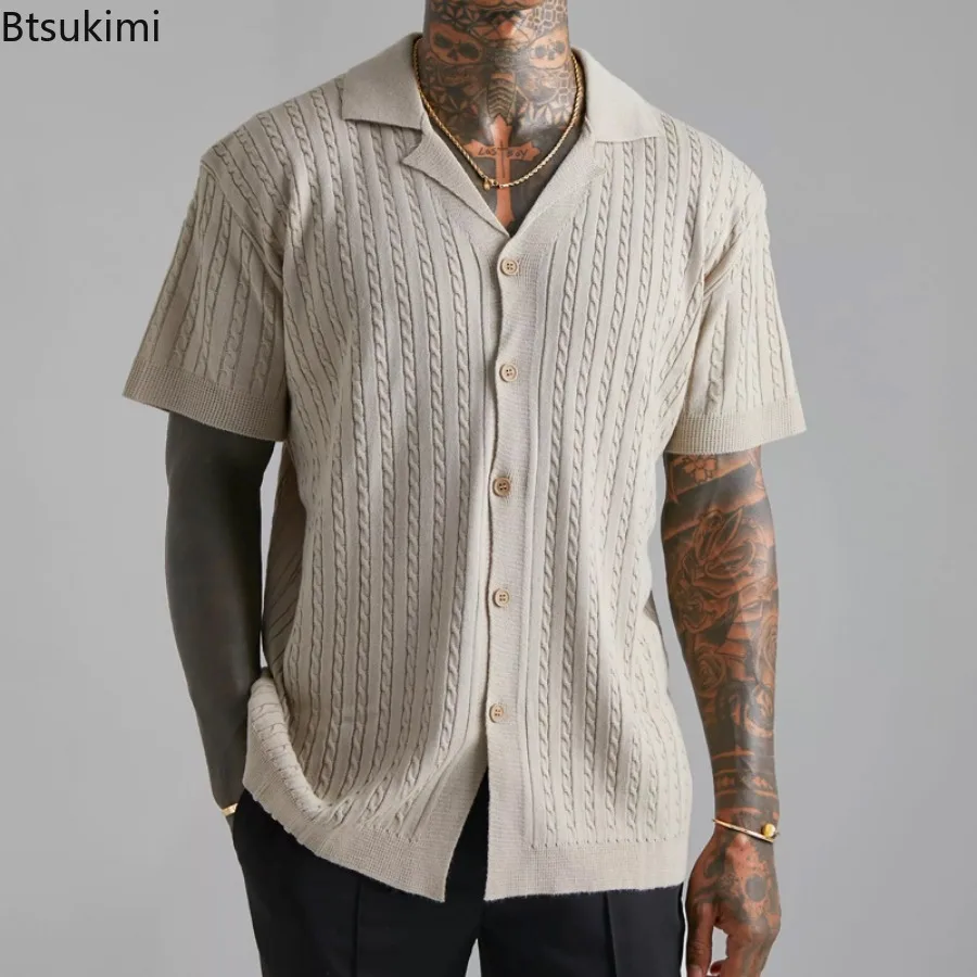 2025 แฟชั่น Twist Jacquard ถักเสื้อสําหรับชายฤดูร้อนแขนสั้นเสื้อสเวตเตอร์ถักผู้ชายสีทึบเสื้อลําลอง