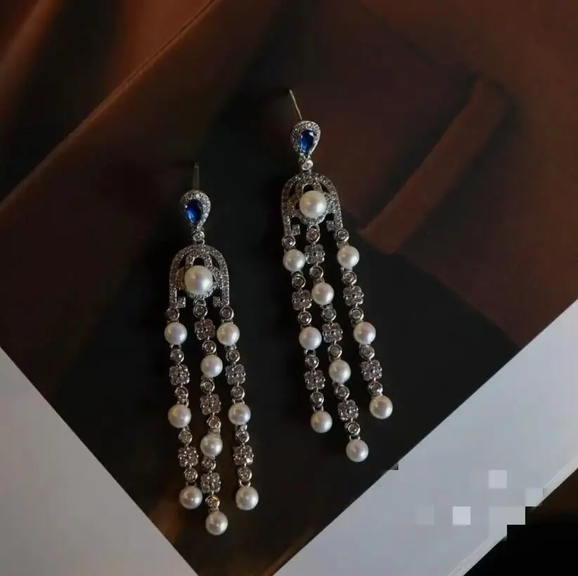 

Великолепные круглые висячие серьги с белым жемчугом Южного моря диаметром 4-5 мм, 925-х годов