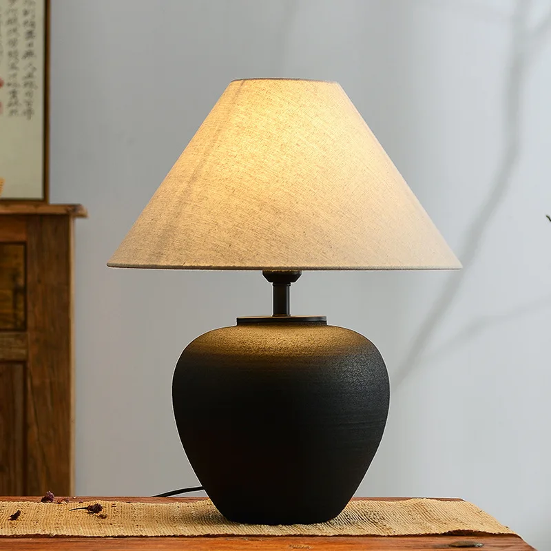 Japanese Retro Ceramic Desk Lamp for Bedroom Bedside Lamp Living Room Decor Home Study Lighting Fixture Fabric Lampshade Design