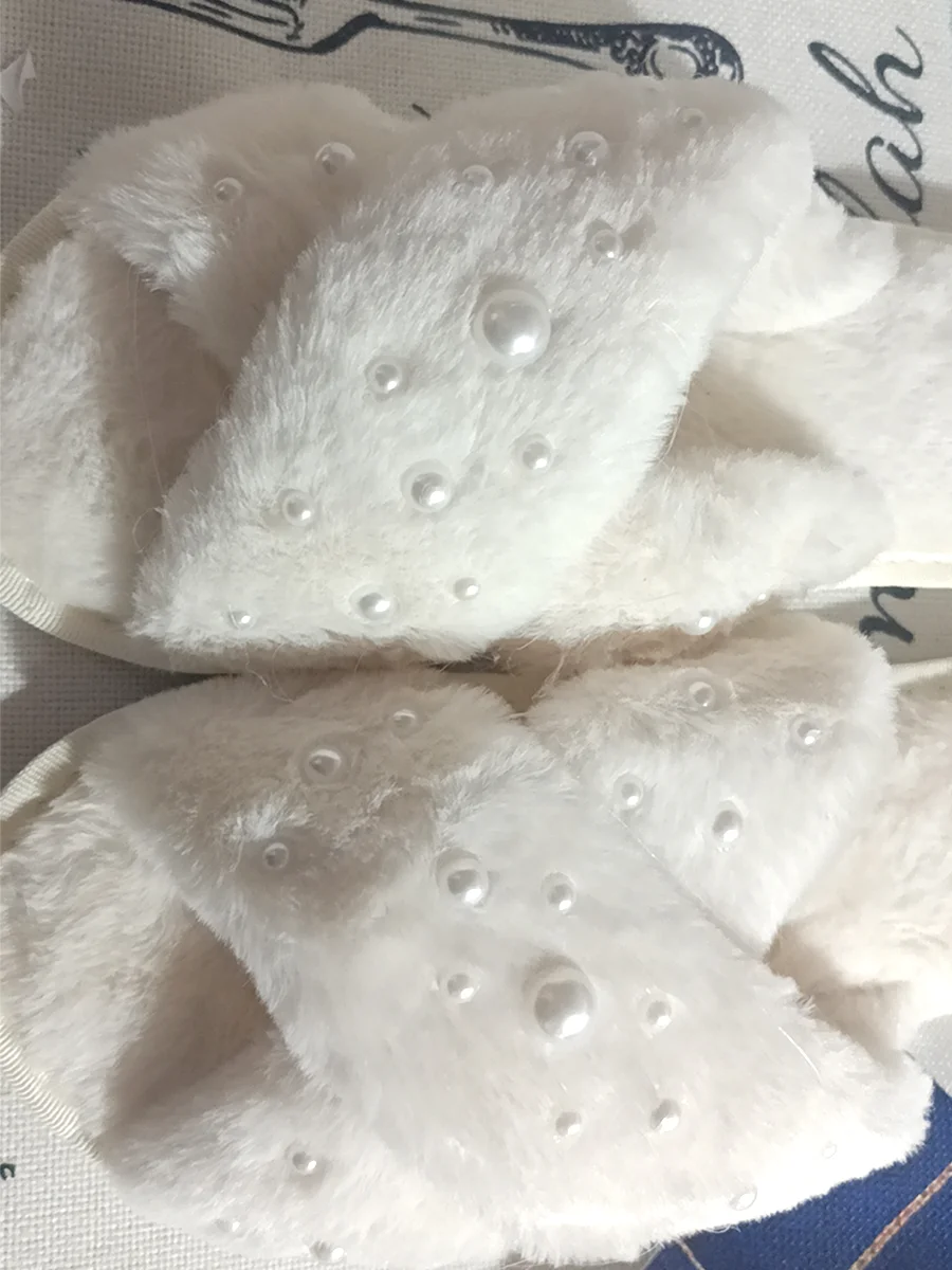 Bride Slippers Pearl Slippers for Wedding Women Fuzzy Slippers Soft Bridesmaid Slippers for Wedding Bachelorette Party Supplies