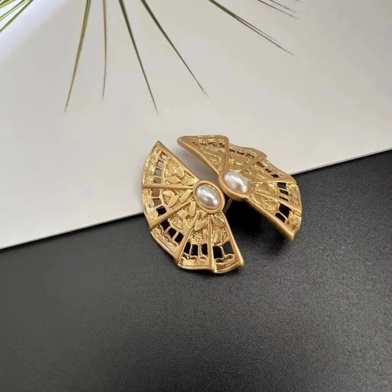 

New Chinese retro elegant golden folding fan symmetrical stud earrings for women