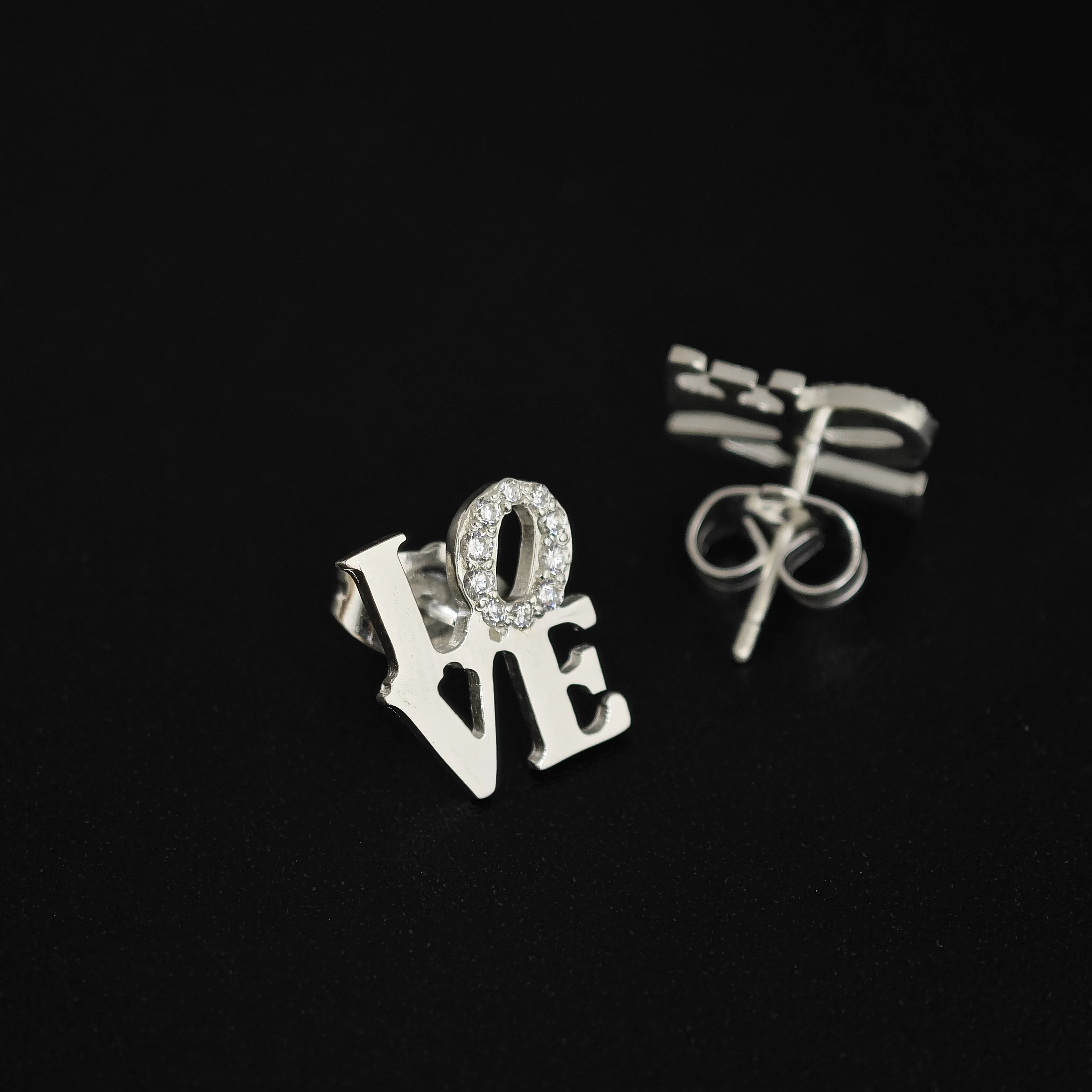 Lateefah Fashion LOVE  Diamond Letters Stud Earrings 12 Colors Zircon Personalized Jewerly