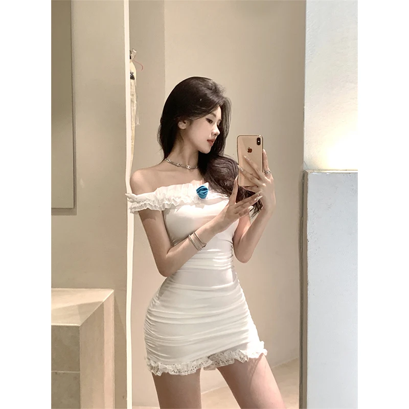 Elegante mini abito con scollo a barchetta moda donna festa patchwork di pizzo nero abiti avvolgenti per l'anca abiti estivi coreani aderenti bianchi nuovi