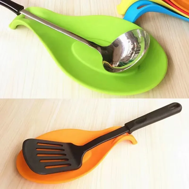 1/4pcs Silicone World Silicone Flavor Dish Spoon Pad Spoon Holder Kitchenware Pad Heat-resistant Storage Container Kitchen Tools