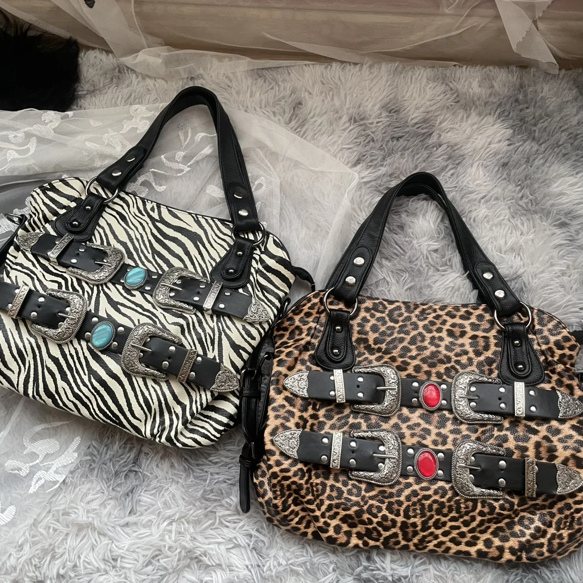 

Millennium Streetwear Leopard Print Belt Bule Bag Briti Sle Rivet Single oulder Crossbody Bag for Young Casual Use