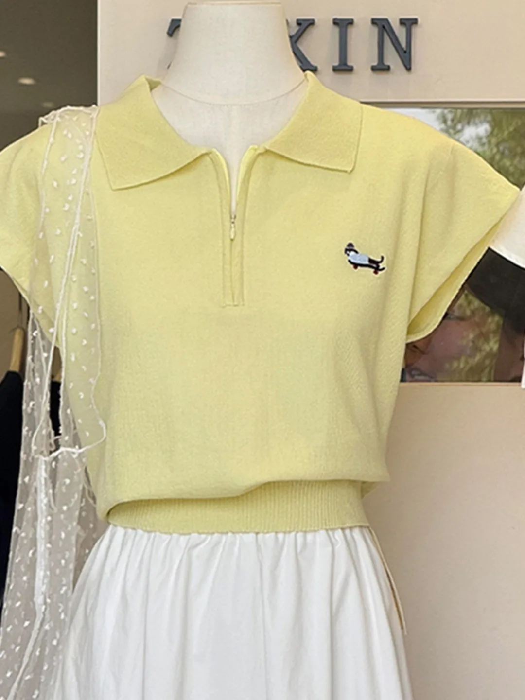 SALIENCY البريدي بولو الرقبة متماسكة تي شيرتات قصيرة الاكمام للنساء 2025 الصيف جرو التطريز الدوبامين