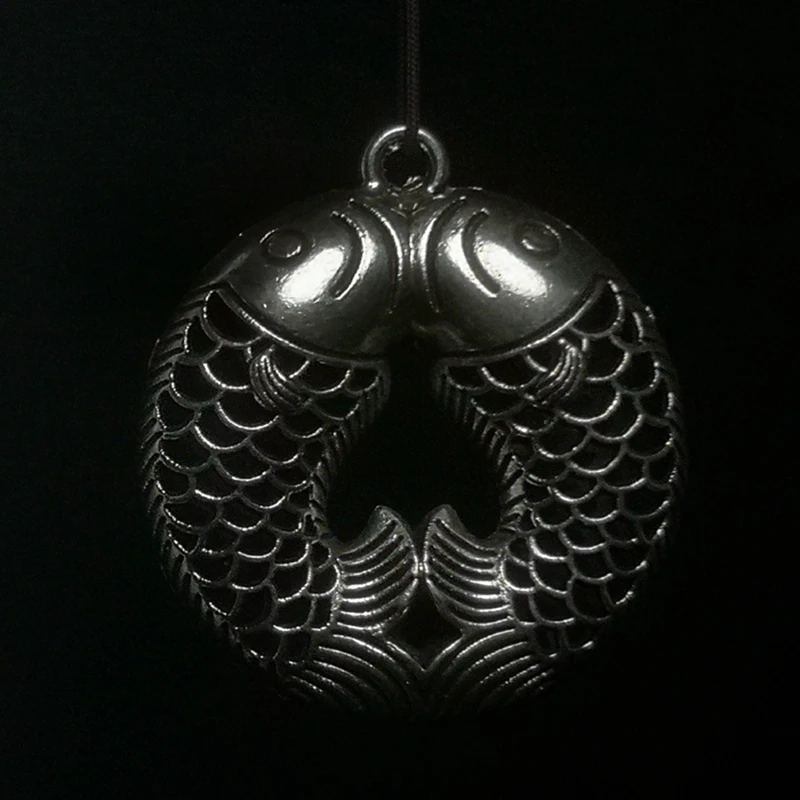YIZHU CULTUER ART Size 4.3 × 3.9 cm Chinese Tibet Silver Handmade Auspicious Fish Pendant Amulet Gift Collection