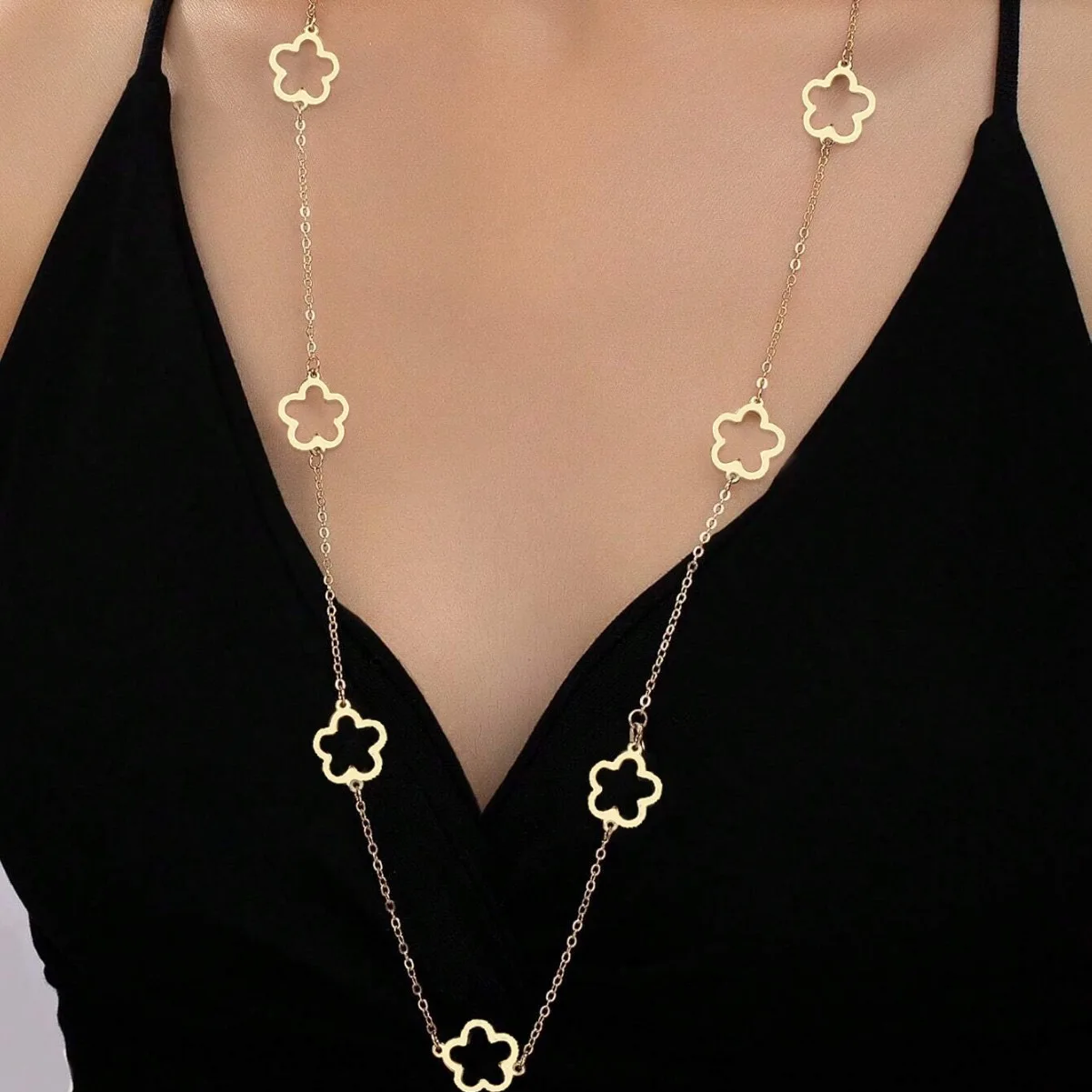 

1 Piece Fashion Simple Lucky Flower Necklace Sweater Chain Skeleton Five Leaf Flower Long Necklace, Four Leaf Clover Necklace