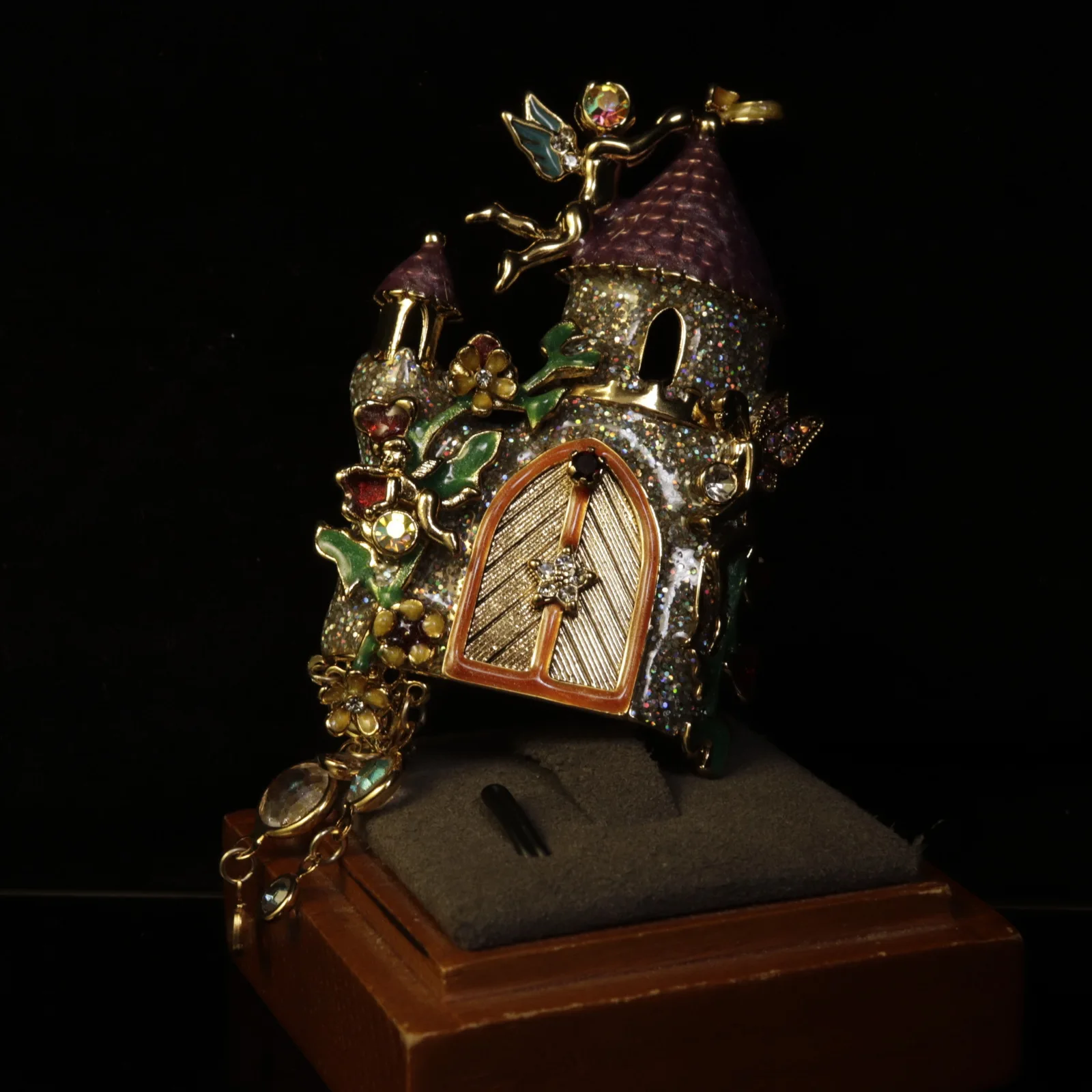 Pre-owned brooches, women's fashion, heavy industry, light luxury, fringed pendants, coat pins