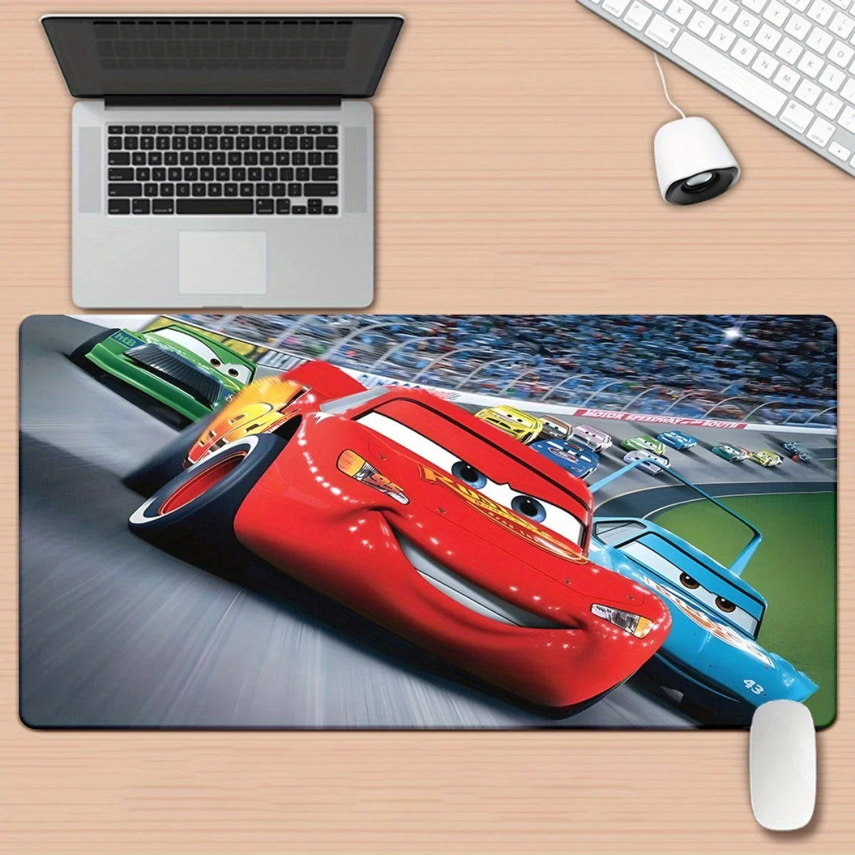 

1 шт. Коврик для игрового стола Disney Cars Lightning McQueen XXL и коврик для мыши — официальный гоночный дизайн Lightning McQueen с Lightning McQu