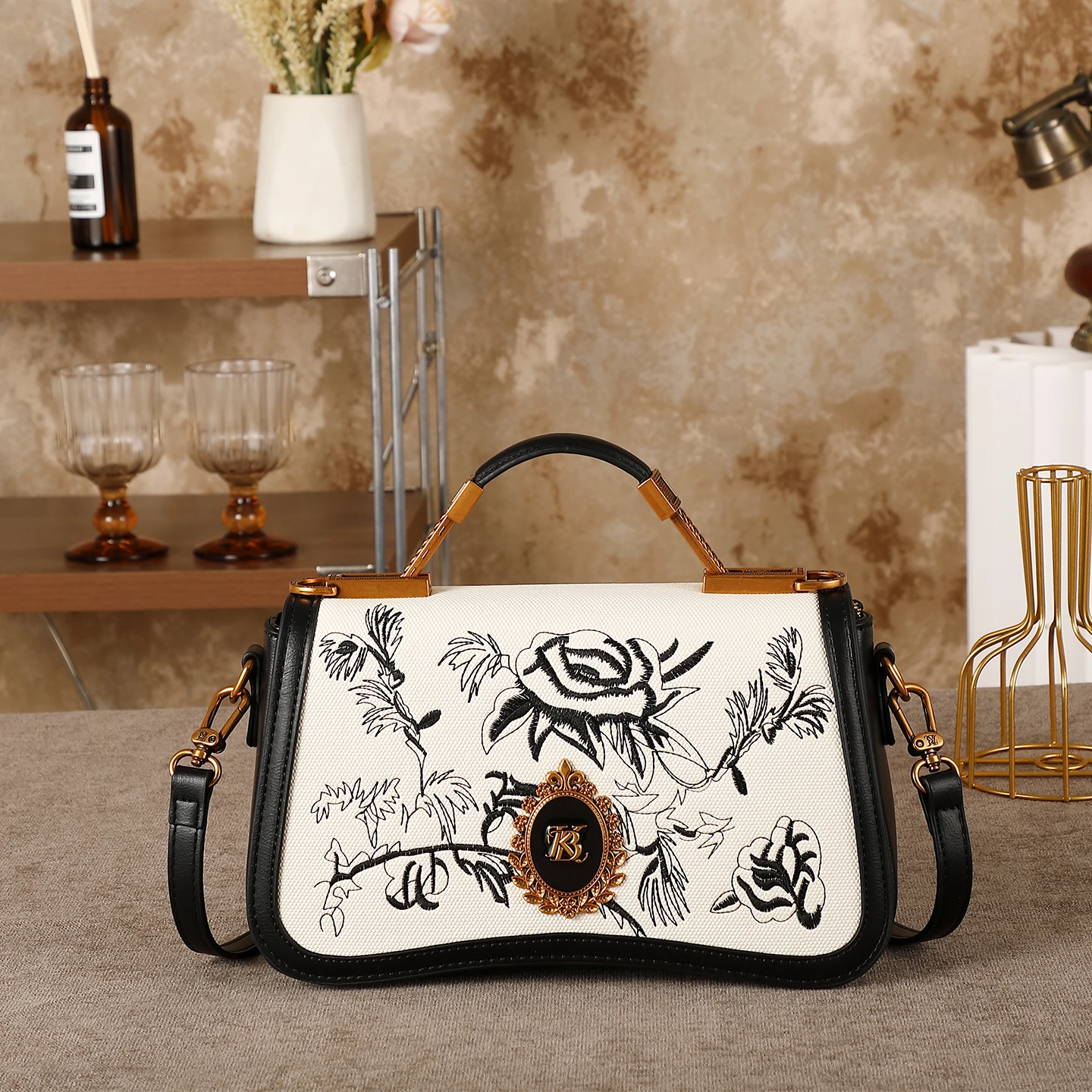 

Ladies' handbag 2026 season new fashionable embroidered crossbody bag, shoulder bag, designer high-end fashion versatile daily e