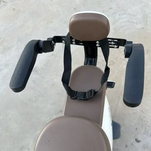 Imagen 2 del producto Reposabrazos de seguridad Universal para niños, asiento trasero de motocicleta, diseño plegable, accesorios de modificación de Scooter de tensión para niños