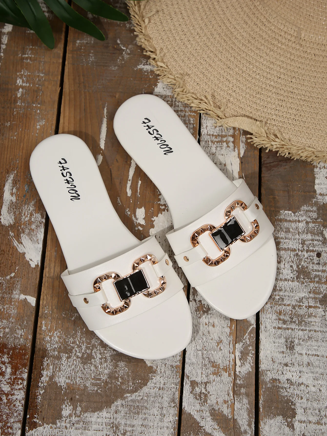 Fashionable Large-Size Women's Sandals Comfortable Flat Slip-On Round Toe Design Simple and Stylish Footwear for Everyday Use
