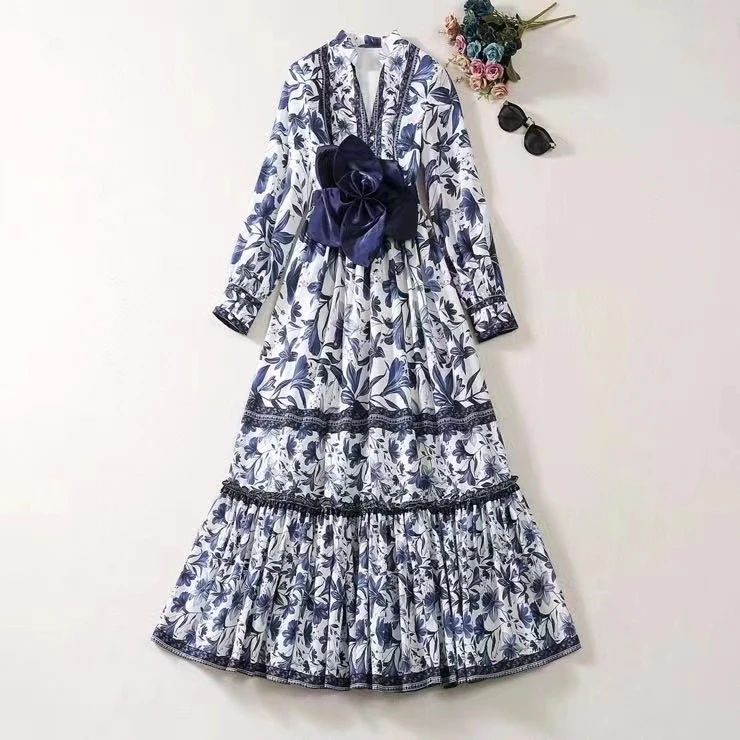 

European and American women's clothing 2023 autumn new Long sleeve V-neck blue printed belt Fashion pleated dress XXL