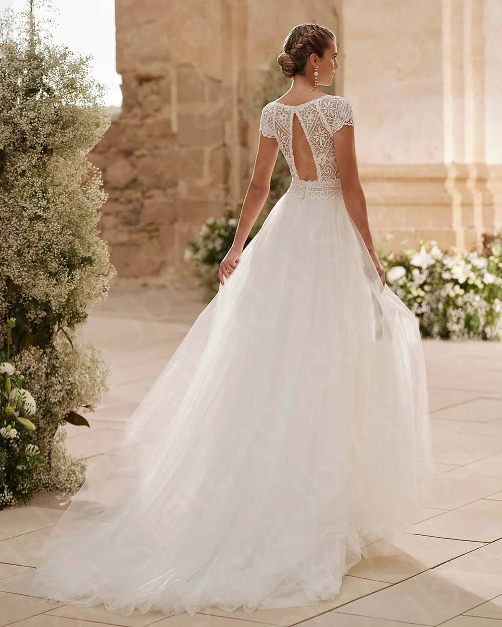 Personnalisé classique nouvelles robes de mariée 2025 dentelle robes de mariée cuisse fente robes de mariée col rond robes de mariée manches courtes