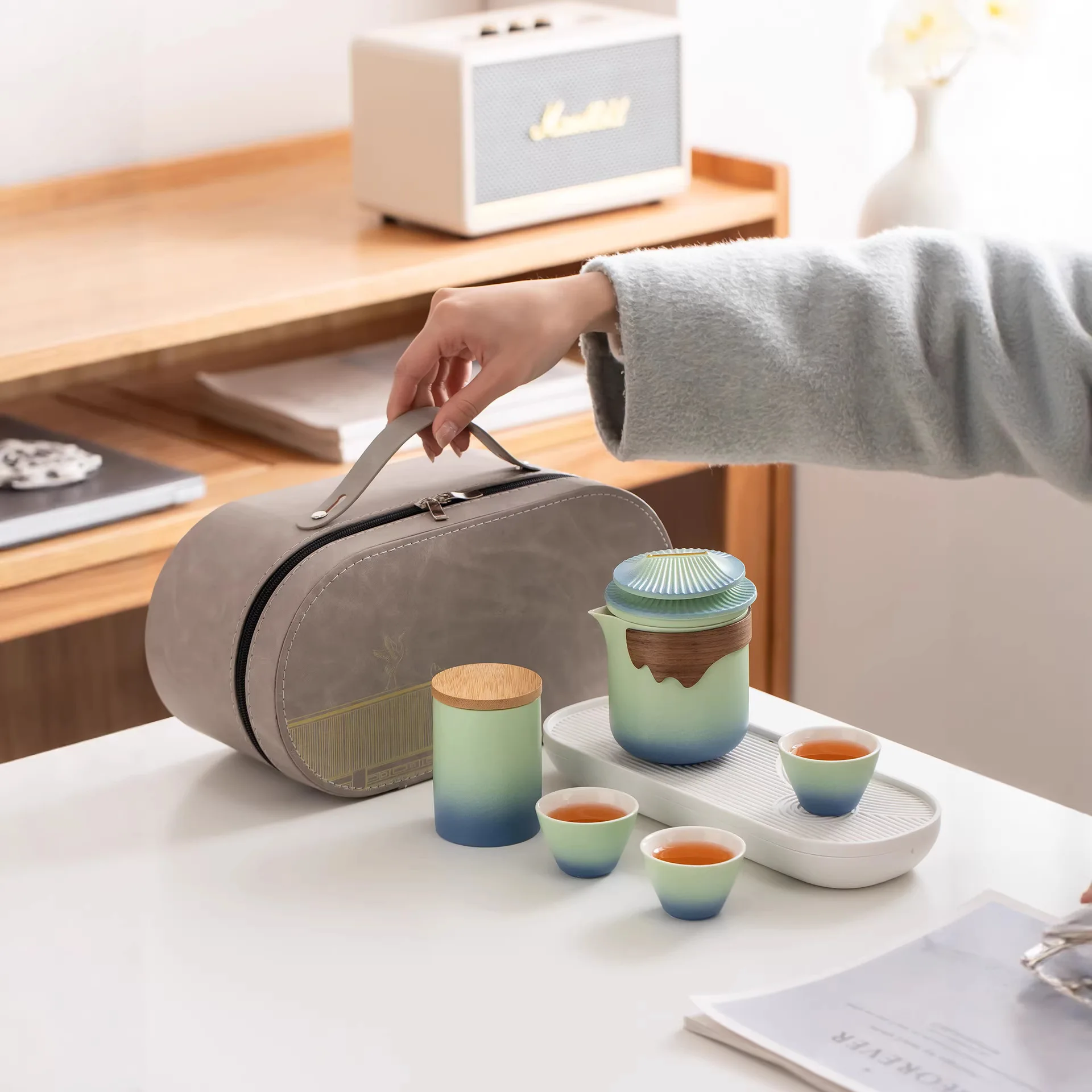 

New Arrival Tea Set Ceramic Travel Tea Set Suit Creative One Pot Three Cups Ceramic Holiday Souvenir Kung Fu Tea Set
