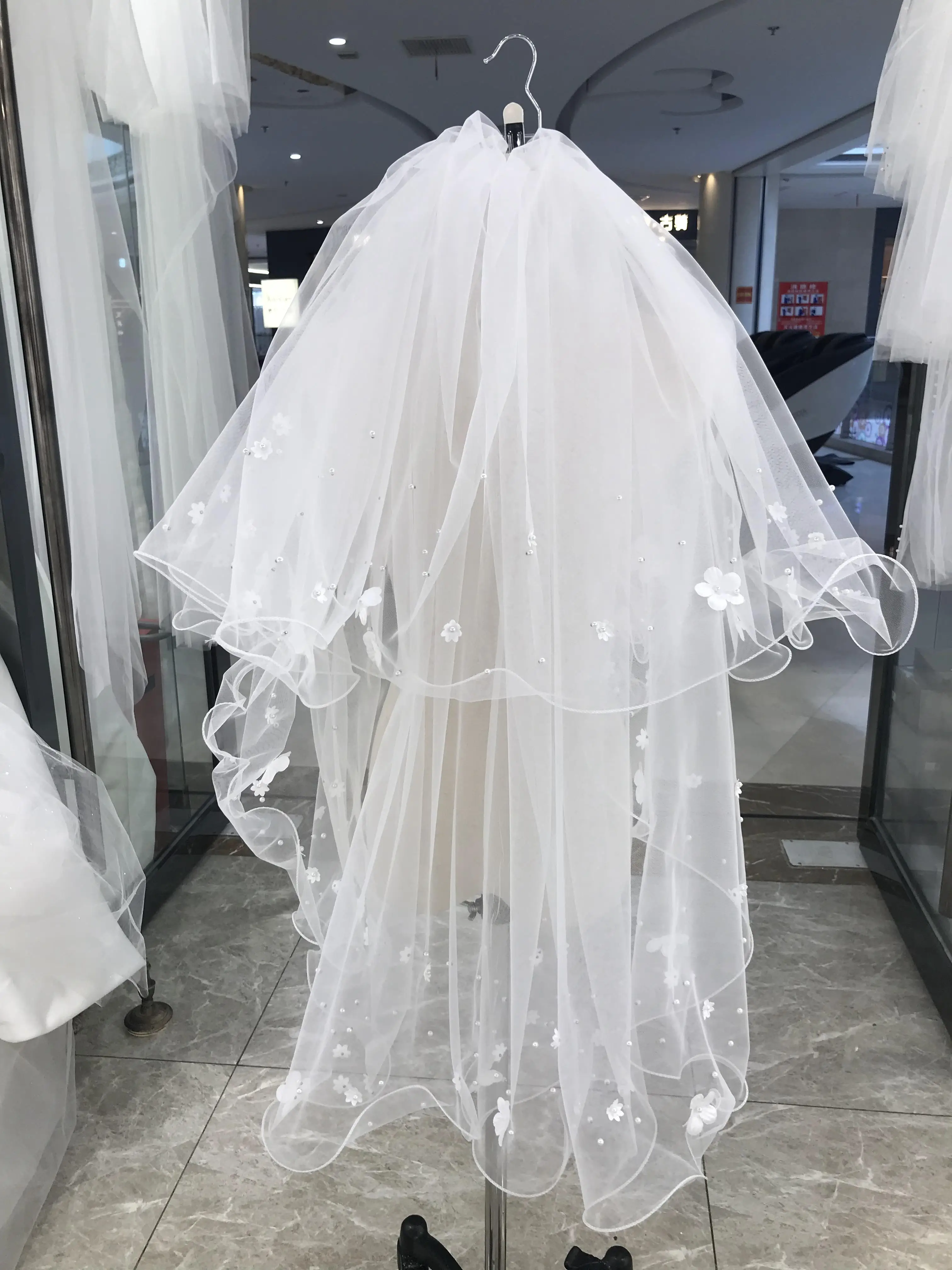 Kisswhite-Elegante véus nupciais curtos, pérolas floridas, 2 camadas para noiva, novo