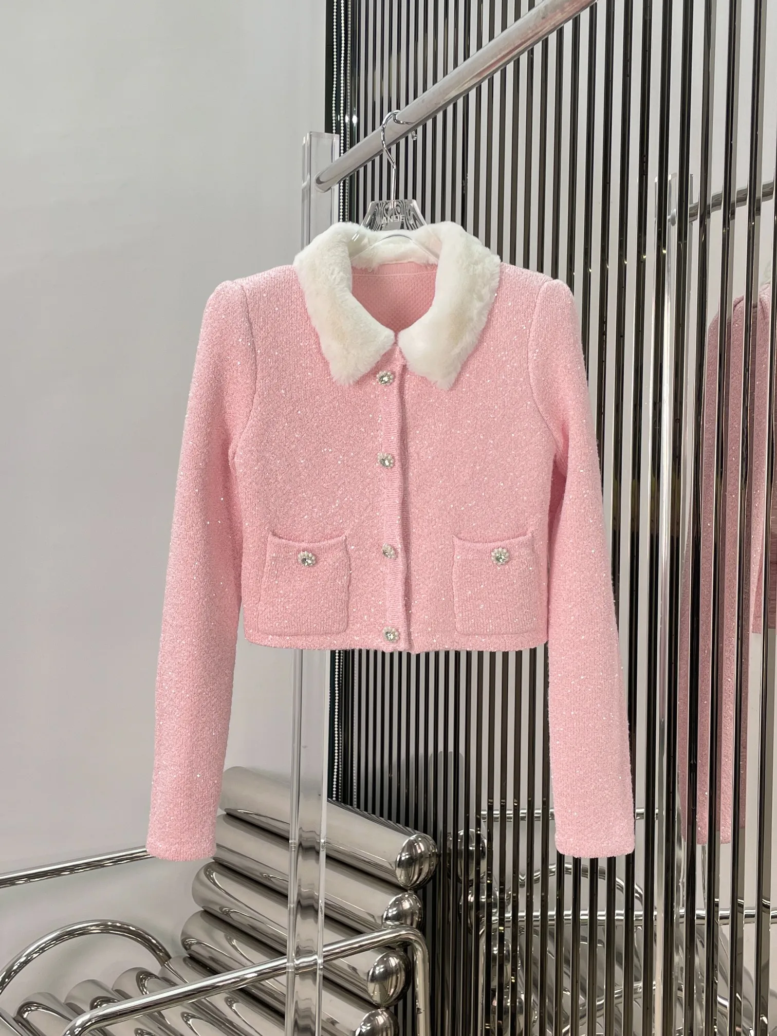 

2024 Spring/Summer New Women's WearSweet and Elegant Sequined Pink Knitted Short Coat and Skirt 409