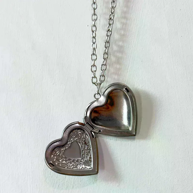 Heart Locket Necklace Photo - Naszyjnik z medalionem w kształcie serca