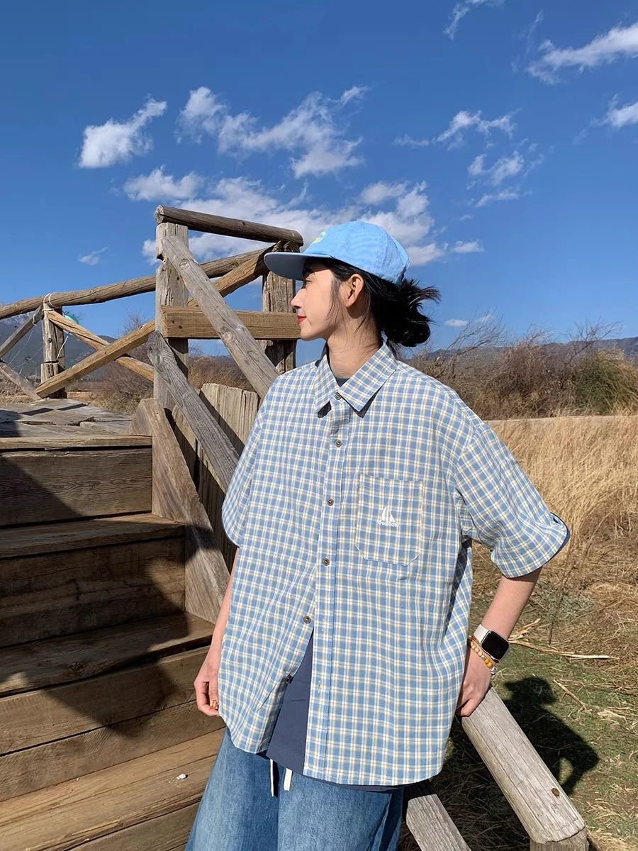 

American Retro Summer Plaid ort Sve irt Loose Casual Versatile Embroidered Cheered irt for Couples Youth Faion