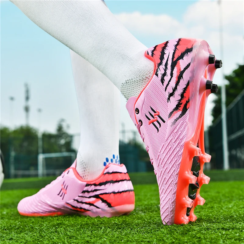 Training Soccer Shoes Grass Anti-slip Football Shoes Casual Lightweight Anti-slip Fashion Wear-resistant Sports Shoes Men