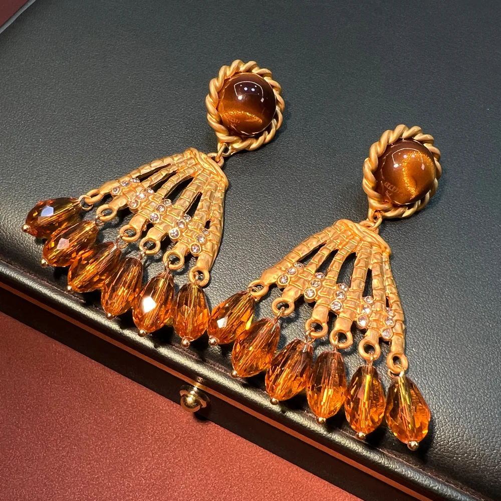 Maillard tiger's eye stone fan-shaped fringed earrings, niche vintage senior sense old money wind earrings wholesale