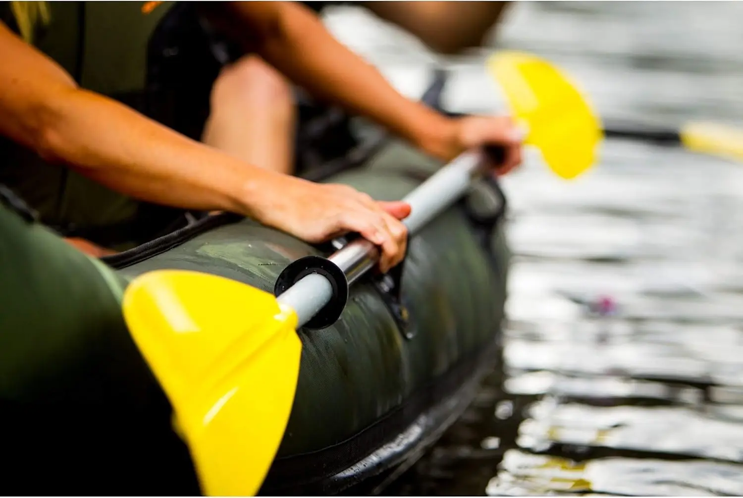 Inflável pesca caiaque com paddle e Rod titulares, assentos ajustáveis, alça de transporte, caiaque pode caber Tr, 2 pessoas