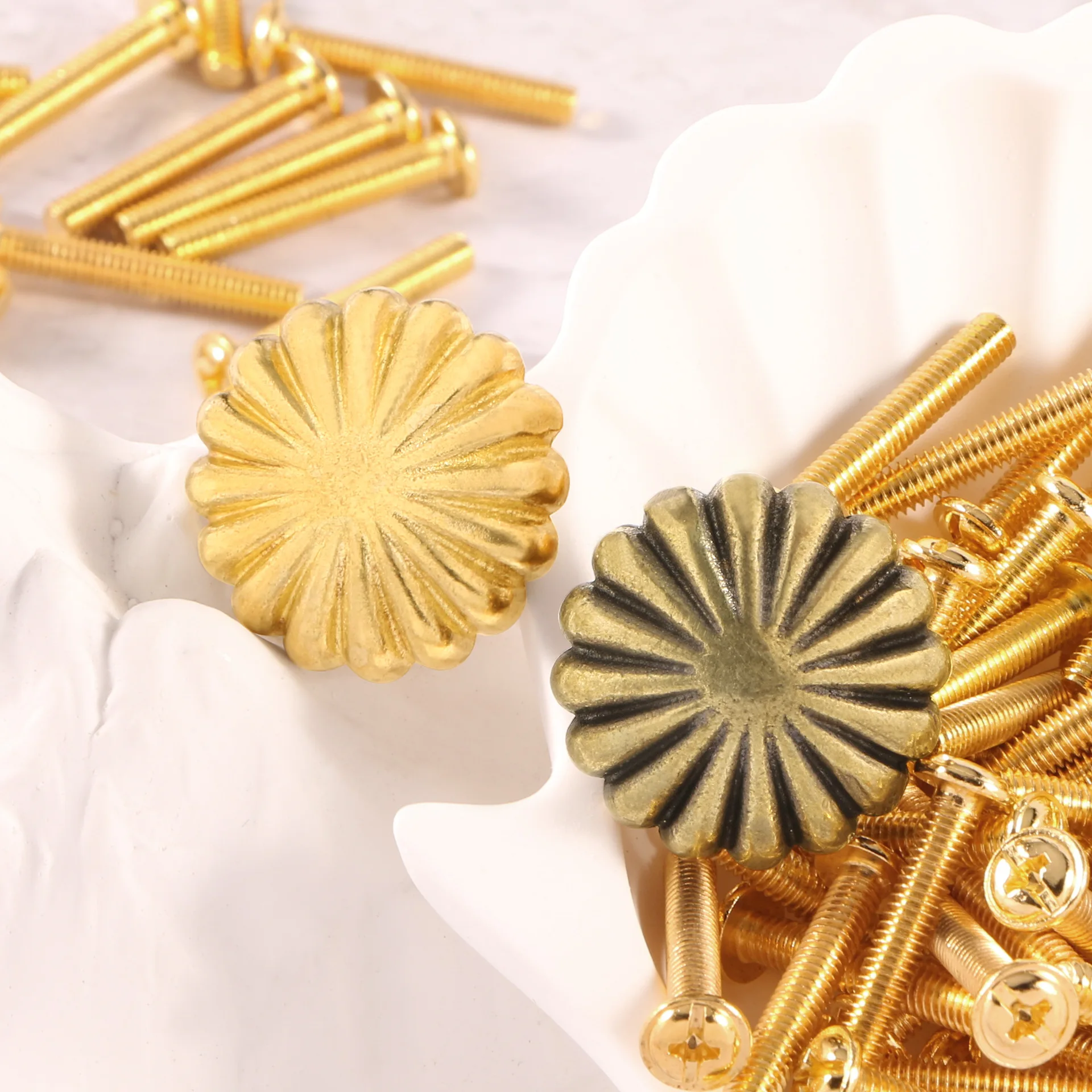 

Gold/Bronze Daisy Flower Drawer Handle Copper Decor Pulls for Cupboard Wardrobe Closet Creative Furniture Handle DIY