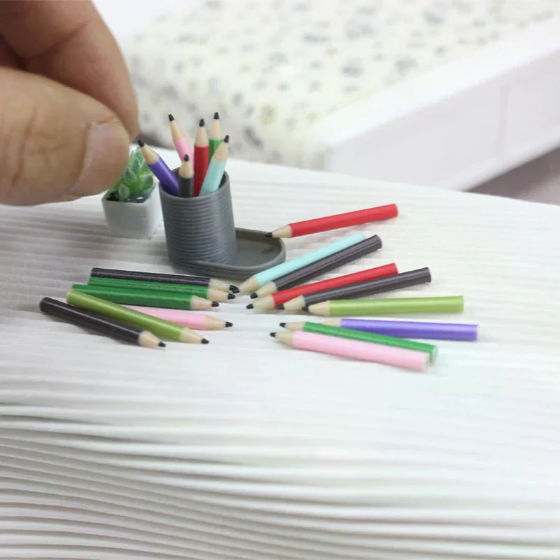 1 ensemble 1:12 maison de poupée Miniature maison de poupée porte-stylo + 6 crayons de couleur ensemble poupée décor à la maison semblant jouer maison de poupée papeterie jouets