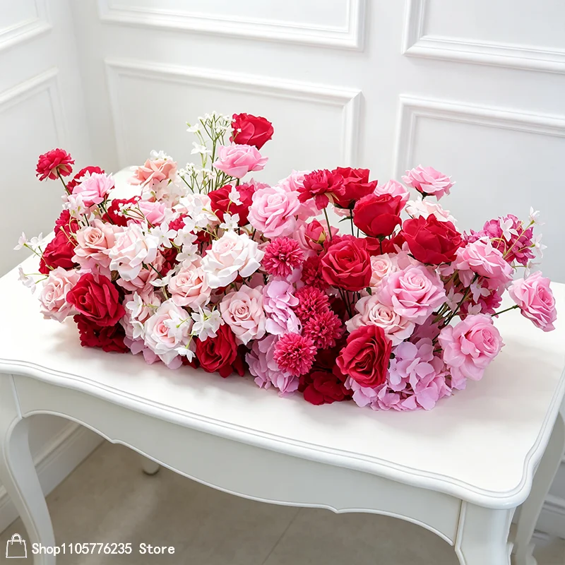 Knallrosa künstliche Rosenblumenreihe, Hochzeits-Blumenarrangement, Bühnenhintergrund, Tischdekoration, Blumen für Party- und Eventdekoration. – Detail 9