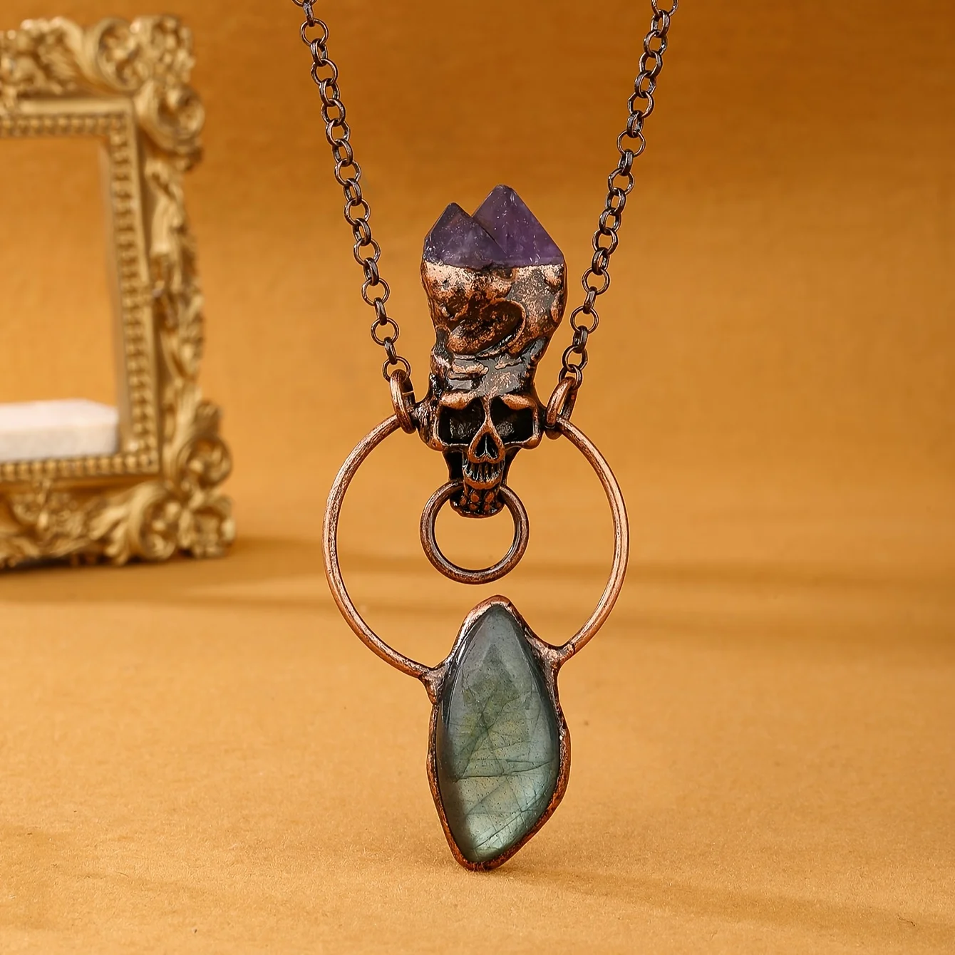 

YEEVAA Vintage Inspired Halloween Skull Pendant Necklace With Natural Amethyst & Labradorite, Perfect For Parties&Gifts