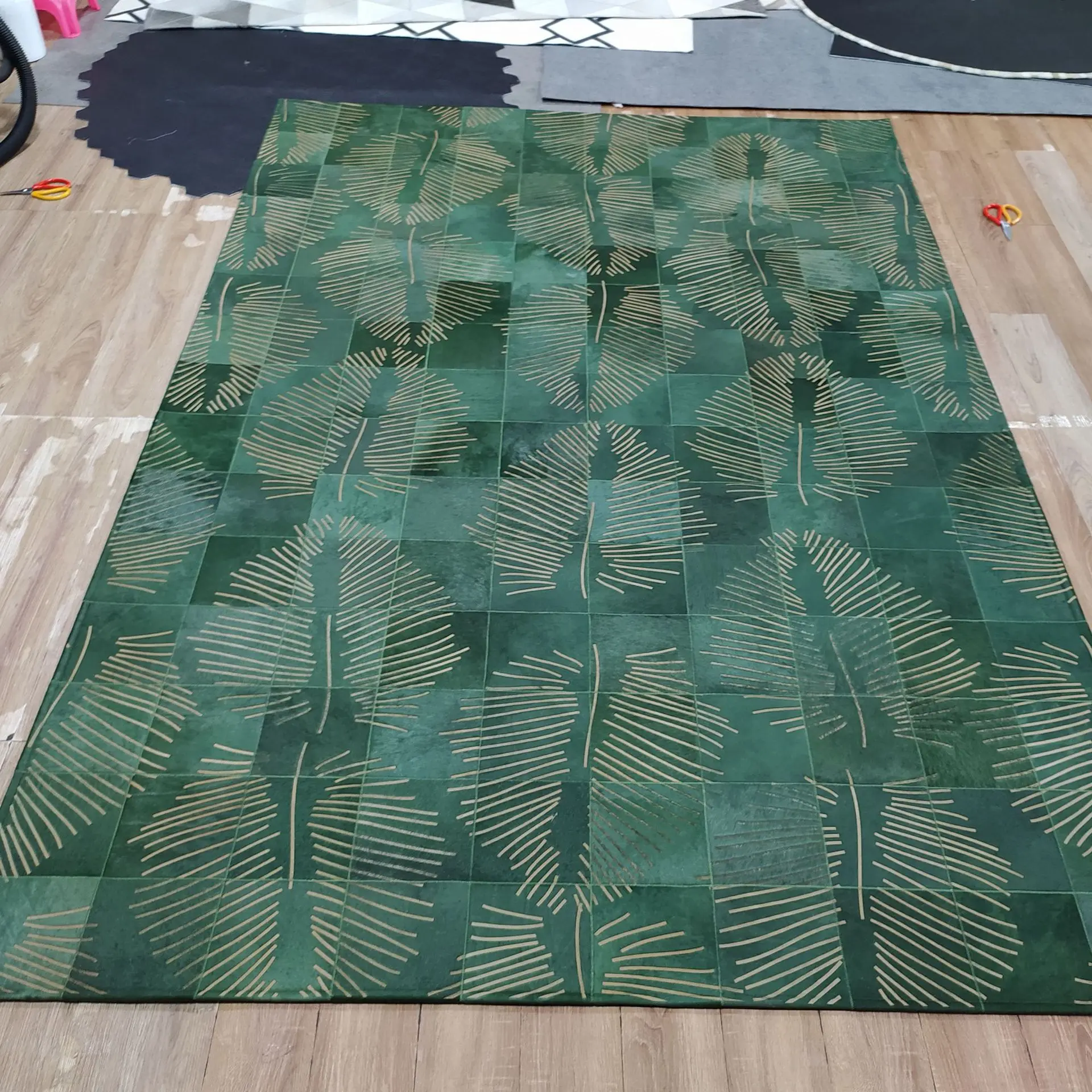 Green Cowhide Carpet for Living Room Handmade Customize Home Floor Mat American Vintage Large Villa Area Rug Bedroom Carpet