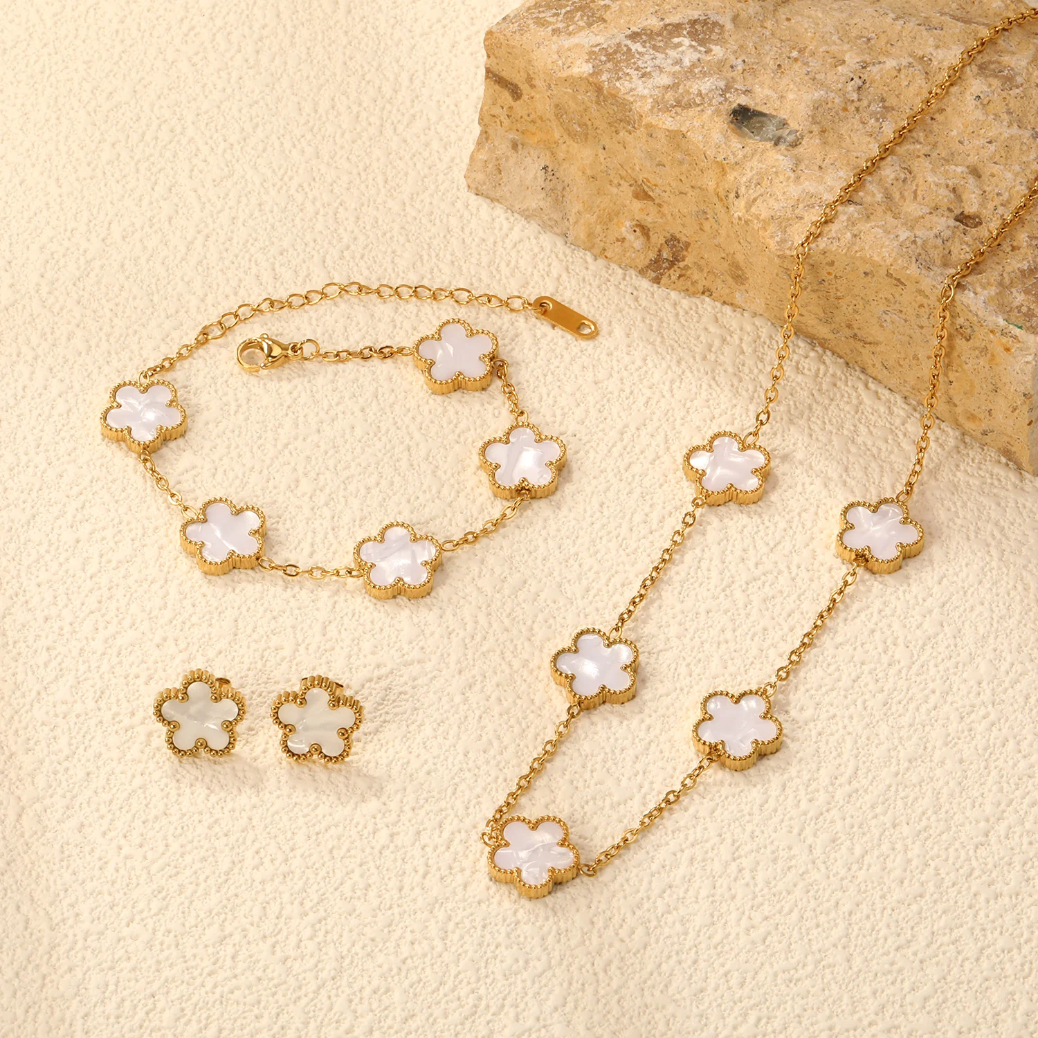 LUXUKISSKIDS-Conjunto de pendientes y collar de flores para mujer, joyería de acero inoxidable, pulsera de trébol de concha blanca, accesorios de joyería