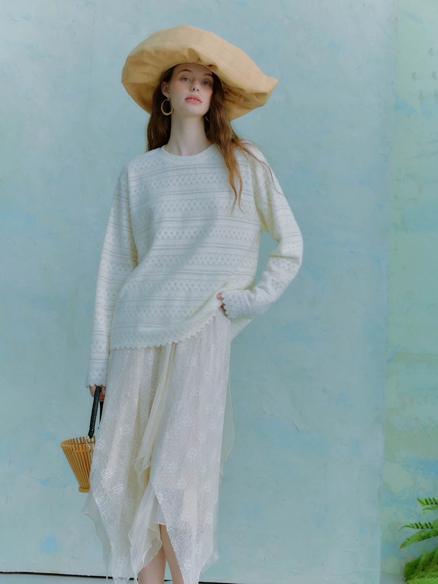 

Женский топ Oz "Pine Groove Moon White" с длинными рукавами, флокированным кружевом, геометрическим узором и ажурными элементами, свободного кроя