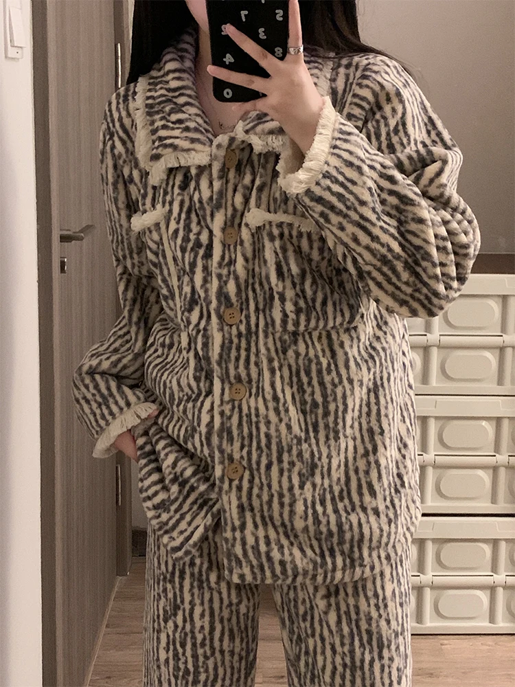 

Комплекты пижам из вискозы для женщин: кашемировые, с золотистым акцентом, зимние, утепленные, теплые, плотные, термокомплекты для сна, простые и уютные.