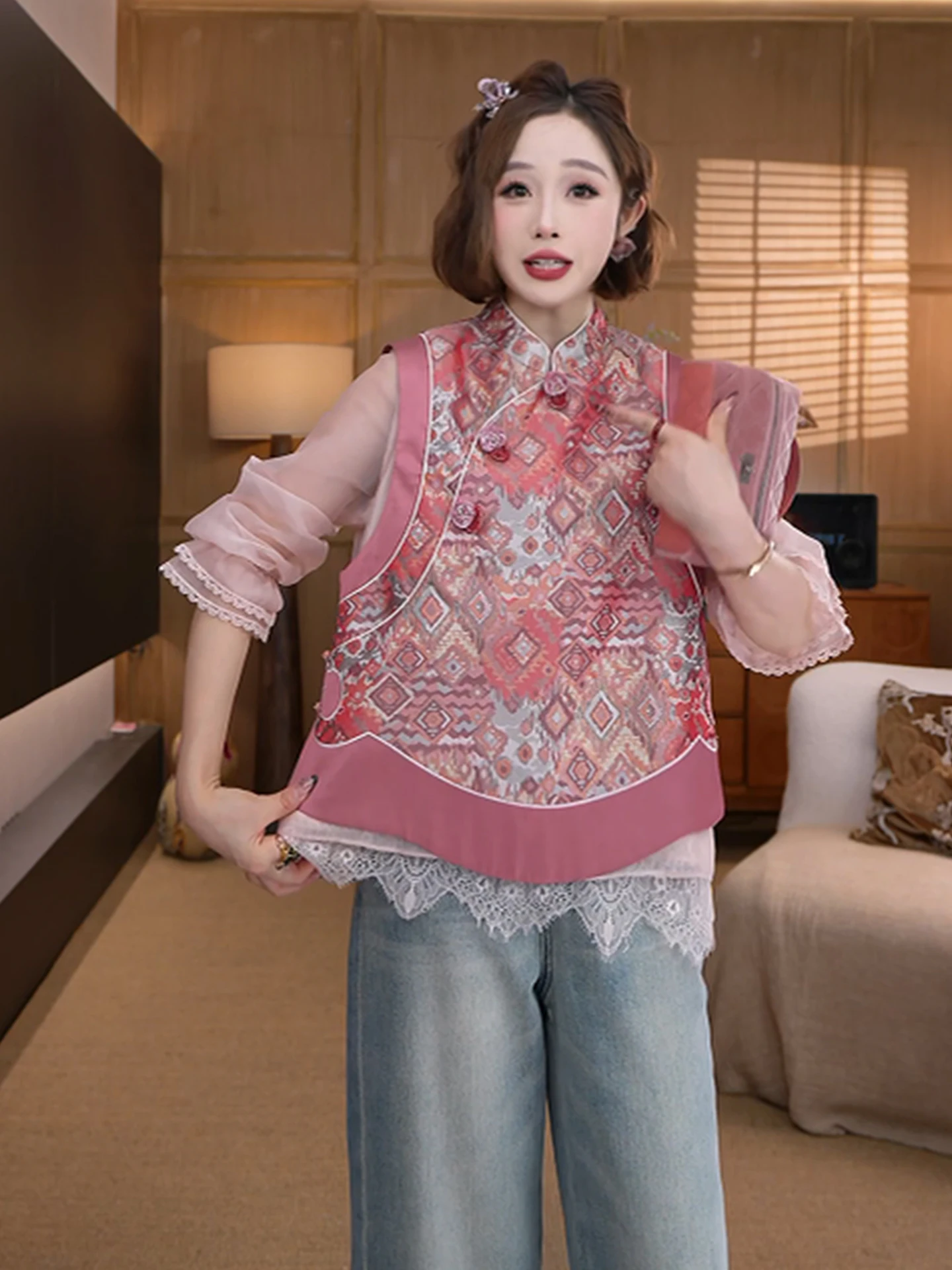 

Yolo Gold Thread Embroidery Patchwork Flower Relief Double Layered Women's Vest Spring Fashion Ladies' Outerwear Silk