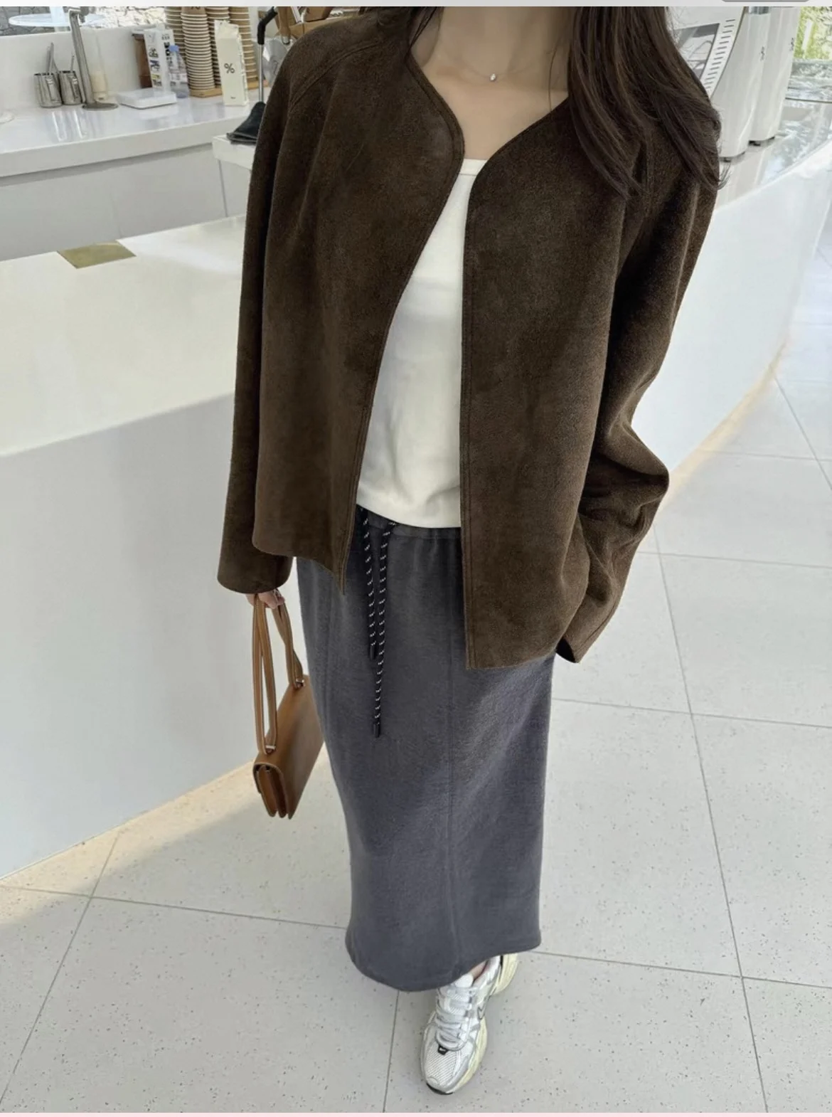 แจ็คเก็ตหนังคุณภาพสไตล์เรโทรสำหรับผู้หญิง คอทรงโอ แจ็คเก็ตหนังกลับเด็กผู้หญิง ทรงเข้ารูป ใช้ได้หลากหลาย แจ็คเก็ตสตรีทแวร์