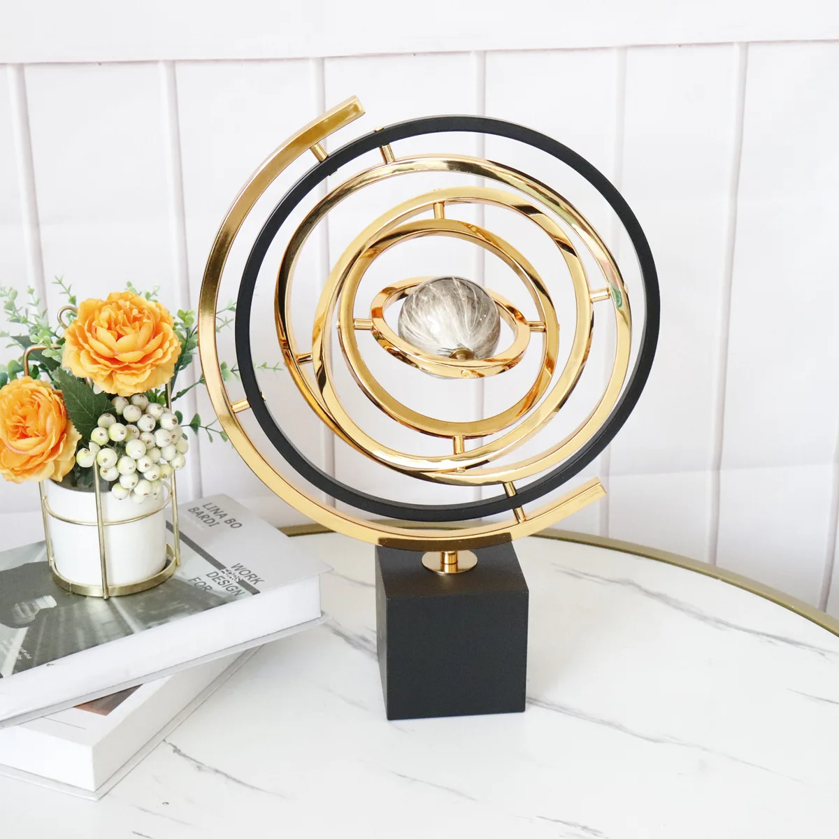 Decoración abstracta de escritorio, adorno de globo galvanizado de resina, accesorios de decoración interior para el hogar y la Oficina