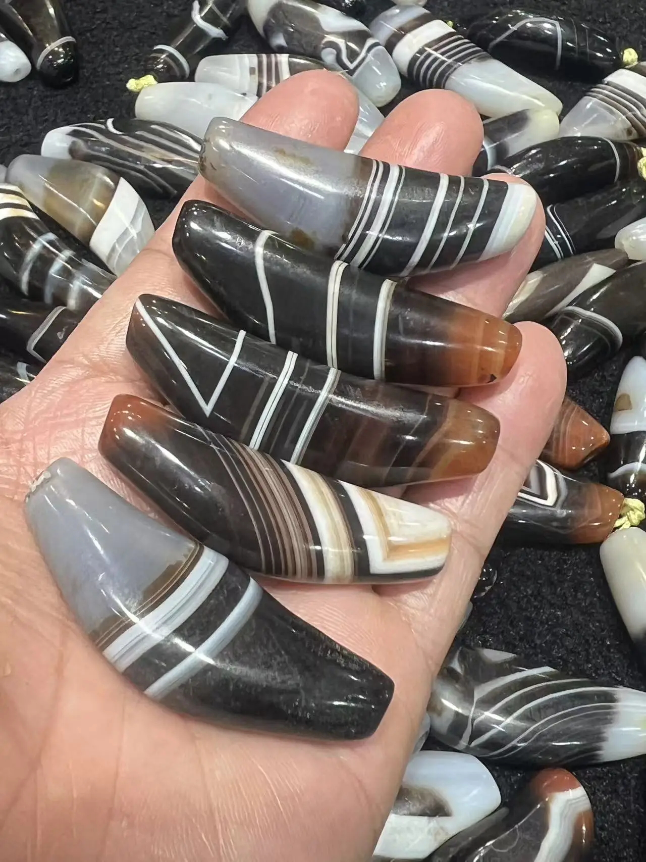 

1pcs/lot 40-58mm striped Horn Agate Dzi Bead with Weathered Patina Tibetan Loose Beads for Bracelet and Necklace