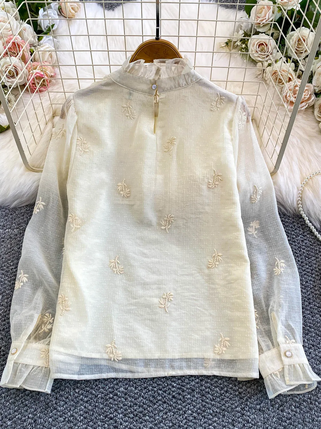 Długa bluzka damska z haftem, luźny krój, wyszczuplająca warstwa bazowa, francuska siateczka, ciężka robota, kołnierzyk holenderski.