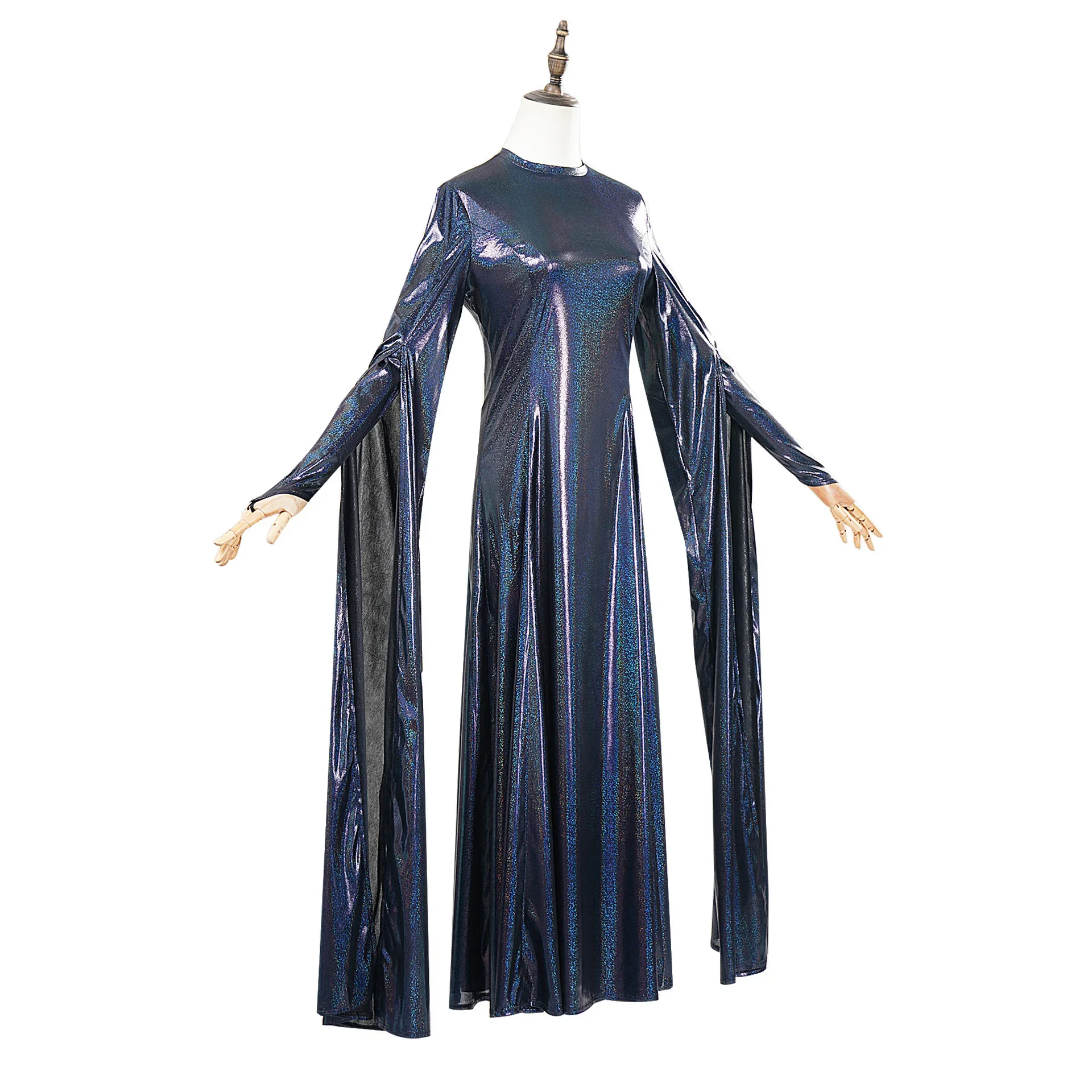 

Платье Злой королевы из живописной киноверсии «Белоснежки» в европейских и американских фильмах — популярный костюм на Хэллоуин.