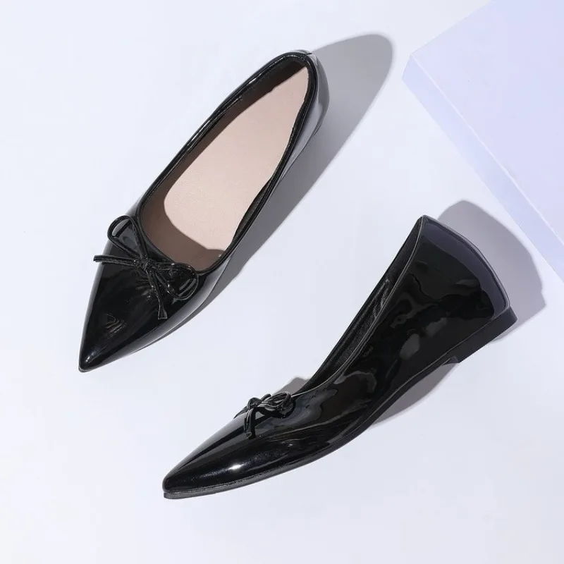 Scarpe basse da donna 2025 Nuove scarpe basse con fiocco per donna Ballerine Punta a punta Slip On Flat Mocassini casual Scarpe da ginnastica comode da donna_voghion.com