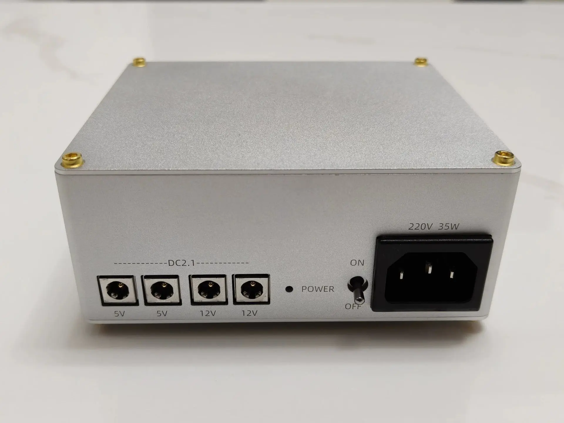 Tian Shu - Zero leakage magnetic 220V 35W LT1963A stabilized linear power supply. Four outputs, two 12V3A, two 5V3A